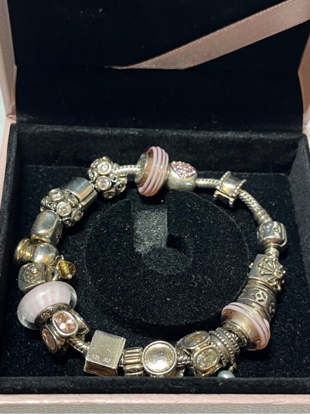 Pandora bracelet. 18 pandora beads. 1 SS bead. 8”. Pink tones. Box in
Stunning!